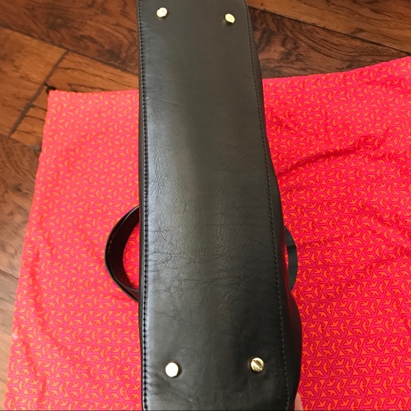 Like New! Tory Burch black purse. - Picture 3 of 8